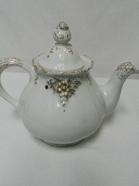 Hall 0917 Vintage teapot gold white w/ lid holds 6 cups Mid Century ceramic lid